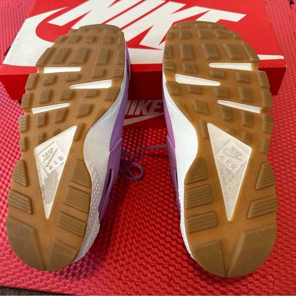 Nike Air Huarache Shoes in Size 7 Women - Picture 5 of 6